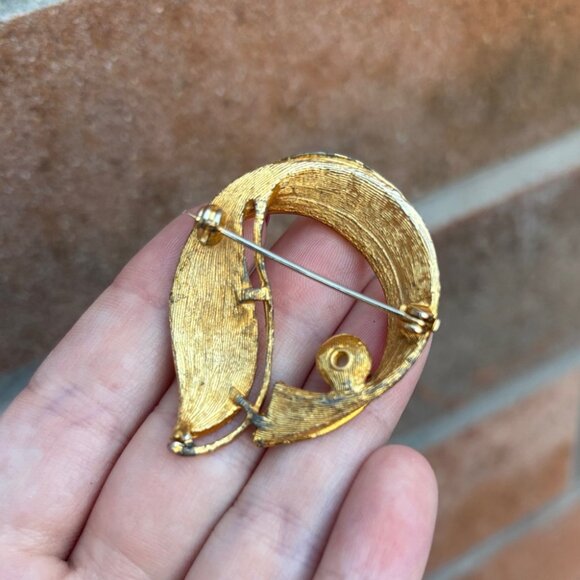 Elegant Vintage Gold-tone and Faux Pearl Women's Brooch - Picture 2 of 4